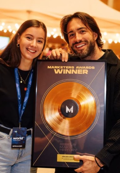 Chiara Dosio con il premio